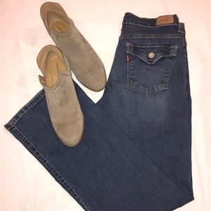 ⭐️ Levi’s Perfectly Slimming Jeans ⭐️